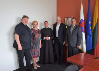Vilkaviškio savivaldybėje vyko susitikimas su klebonu kun. Jaroslav Kalinovskij