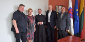 Vilkaviškio savivaldybėje vyko susitikimas su klebonu kun. Jaroslav Kalinovskij