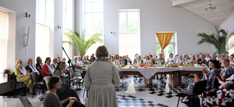 Vyko Vilkaviškio vyskupijos „Motinos maldoje“ grupelių susitikimas