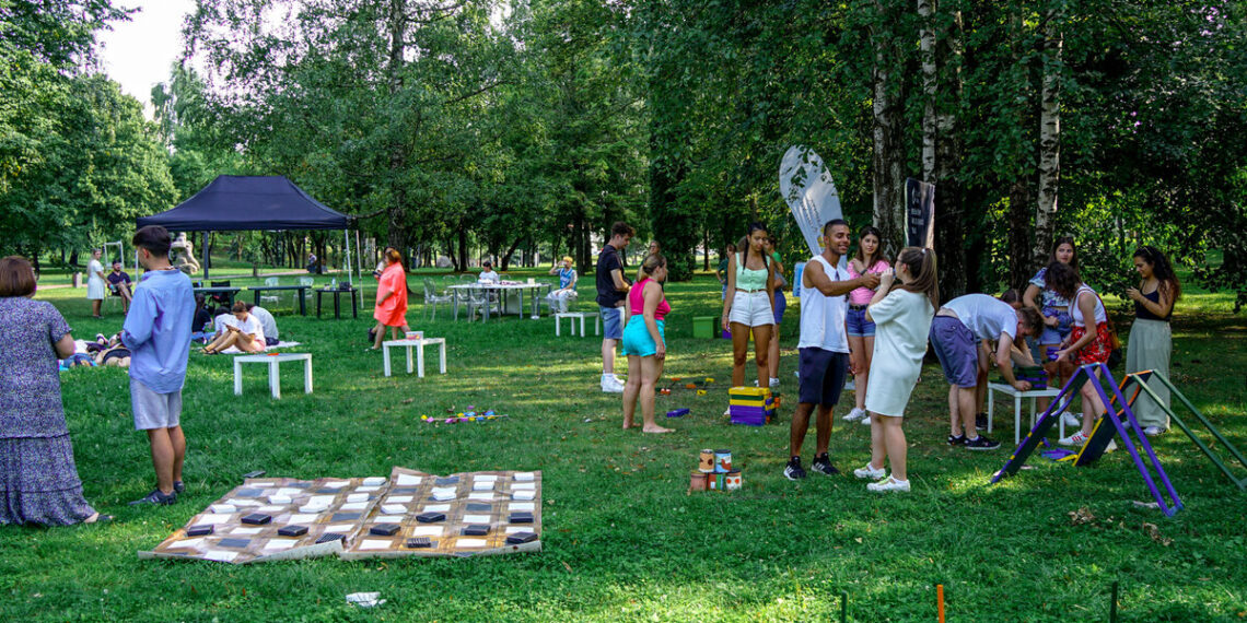 Marijampolės Poezijos parke įvyko jaunimo organizacijos „Jaunimas YRA“ renginys – „Ratu –...