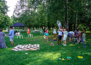 Marijampolės Poezijos parke įvyko jaunimo organizacijos „Jaunimas YRA“ renginys – „Ratu –...