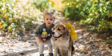 Vaikas su augintiniu