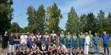 Kybartuose vyko suaugusiųjų krepšinio turnyras Juozo Iešmantavičiaus taurei laimėti