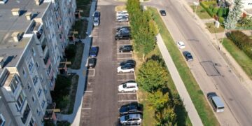 Kosmonautų g. 6 automobilių stovėjimo aikštelė