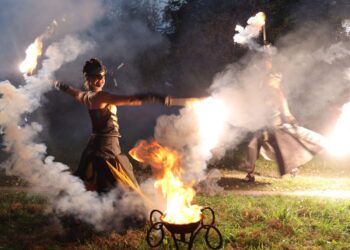 Marijampolėje Rudens lygiadienis sutiktas su įspūdingu ugnies ir šviesų reginiu