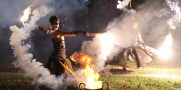 Marijampolėje Rudens lygiadienis sutiktas su įspūdingu ugnies ir šviesų reginiu