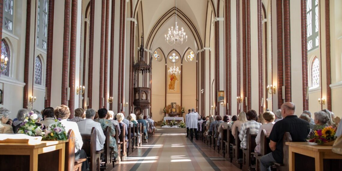 Sasnavoje - Švč. Marijos Vardo atlaidai ir šventinis bažnyčios jubiliejaus paminėjimas