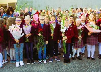 Rugsėjo 1-oji Marijampolėje –  su puikia nuotaika, gėlių žiedais ir  šypsenomis