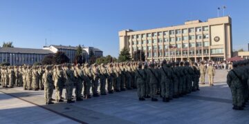 Šaliai tarnaus beveik 400 karių