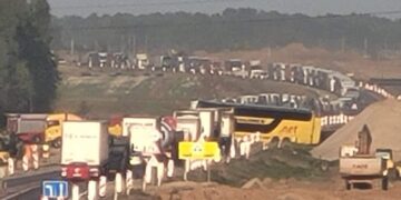 „Via Baltica“ užtvėrė nuo kelio nuvažiavęs autobusas