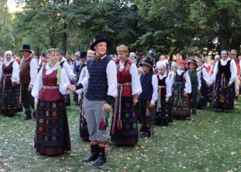 „Visa Lietuva šoka“ sukosi ir Marijampolėje