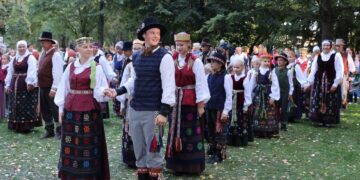 „Visa Lietuva šoka“ sukosi ir Marijampolėje