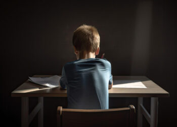 Liūdnas vaikas mokykloje