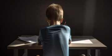 Liūdnas vaikas mokykloje