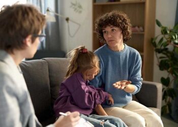 Vaikų psichologo vaidmuo mokykloje – kaip jis prisideda prie mokymosi sėkmės ir emocinės gerovės?