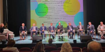 Diskusija „Žmonės dažnai pervertina tai, ką gali padaryti per metus, ir nuvertina tai, ką gali padaryti per dešimt metų“