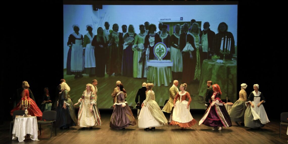 Marijampolėje įvyko trečiasis istorinių šokių festivalis