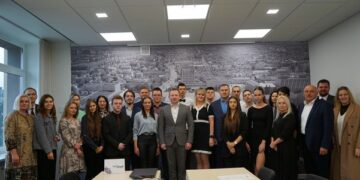 Apdovanoti geriausiai besimokantieji studentai ir mokiniai