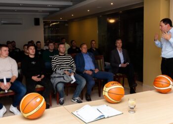 „MKML-Mantinga“ 13-ajame sezone - 18 komandų, kovosiančių 2 divizionuose