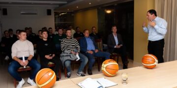 „MKML-Mantinga“ 13-ajame sezone - 18 komandų, kovosiančių 2 divizionuose