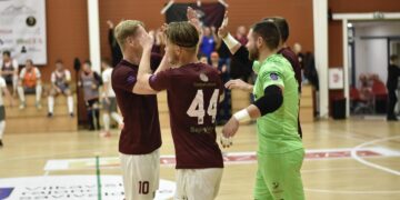 Futsal III turas - pergalės 6 įvarčių skirtumu ir J.Wellingtono pokeris