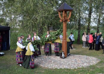 Koplytstulpio atidengimas