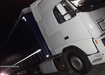 Marijampolės kriminalistai surengtos operacijos metu sulaikė užsienyje vogtus krovininius vilkikus ir jų priekabas