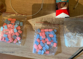 Marijampolės kriminalistų surengtos operacijos metu sulaikytas nepilnamečiams narkotines medžiagas platinęs marijampolietis