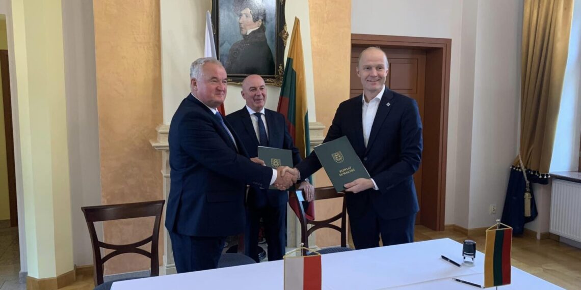 Pasirašyta bendradarbiavimo sutartis tarp Vilkaviškio rajono ir Suvalkų savivaldybių