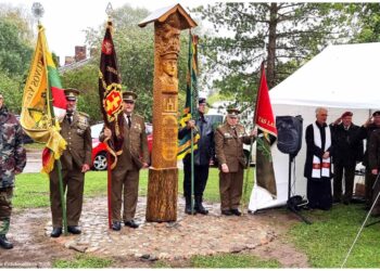 Pilviškiuose atidengtas koplytstulpis, skirtas Tauro apygardos vadui Antanui Baltūsiui-Žvejui atminti