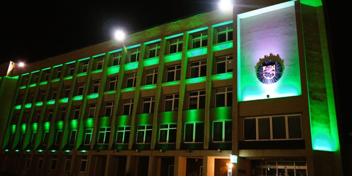 Savivaldybės pastatas sušvito žalia spalva, simbolizuojančia viltį ir organų donorystę