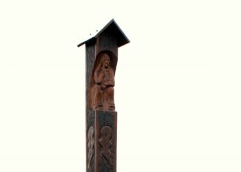 Žynių kaime atstatytas koplystulpis