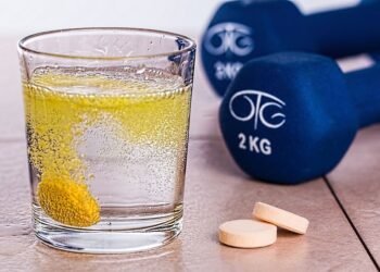 Maisto papildai sportui: Kokie papildai geriausi norint auginti raumenis?