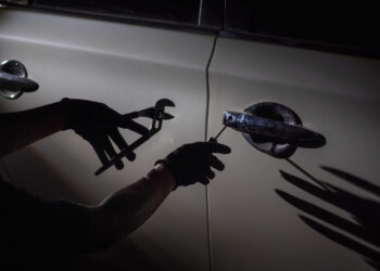 Vagys automobilį „nušvilpė“ iš konfiskuotų automobilių aikštelės