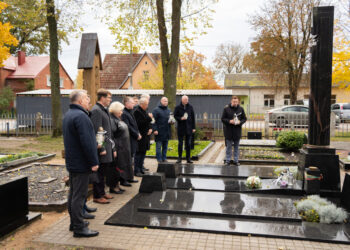 Prisiminti išėjusieji Anapilin: aplankyti Marijampolei nusipelniusių žmonių kapai