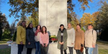 Marijampolės PRC Kudirkos Naumiesčio skyriaus atstovai pagerbė Vinco Kudirkos atminimą