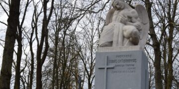 Baigti Liudo Lietuvninko antkapinio paminklo restauravimo darbai