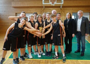 Įsibėgėja Lietuvos mokyklų sporto žaidynės - paaiškėjo moksleivių kvadrato varžybų savivaldybės turo nugalėtojai