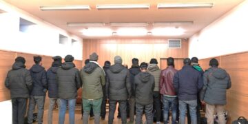 Kalvarijos pasieniečiai mikroautobuse aptiko 17 iš Latvijos gabentų migrantų