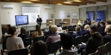 Kazlų Rūdos bibliotekoje viešėjo Lietuvos šaulių sąjungos narys, Marijampolės Sūduvos gimnazijos mokinys Aleksas Bartkus