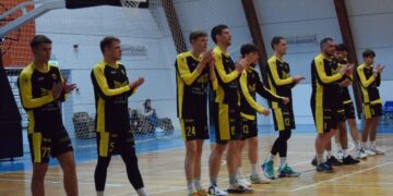 Kazlų Rūdos „Ataka“-Kauno Kolegija sunkioje kovoje įveikė VDU krepšininkus