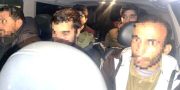 Neteisėtų migrantų srautas iš Latvijos nemąžta - savaitgalį sulaikyti trys automobiliai ir dešimt sirų