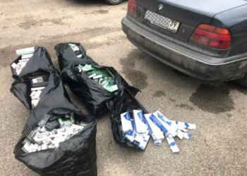 Supaprastinto tranzito dokumentus turinčio ruso automobilyje – 12 tūkst. eurų vertės cigarečių krovinys