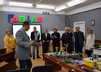 „Aušros“ gimnazijoje atidaryta FabLab laboratorija
