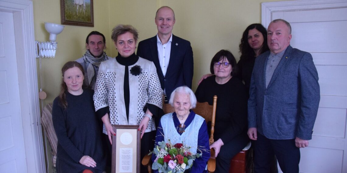 100-ojo jubiliejaus proga pasveikinta Marijona Ivanauskienė