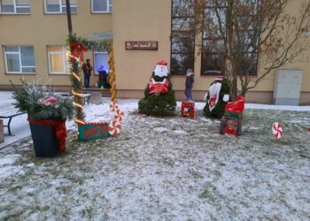 Jungėnuose įžiebta Kalėdų eglutė