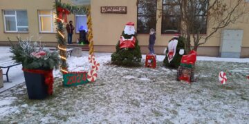 Jungėnuose įžiebta Kalėdų eglutė