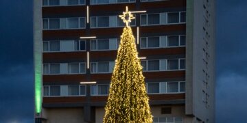 Atnaujinta Marijampolės kalėdinė eglutė