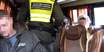 Pasibaigus leidimui laikinai gyventi Europoje, kitą tokį „dokumentą“ pakistanietis nusipirko internetu