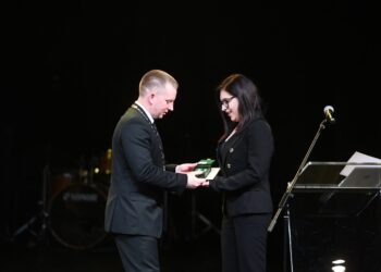 Apdovanojimas iš mero Povilo Isodos rankų